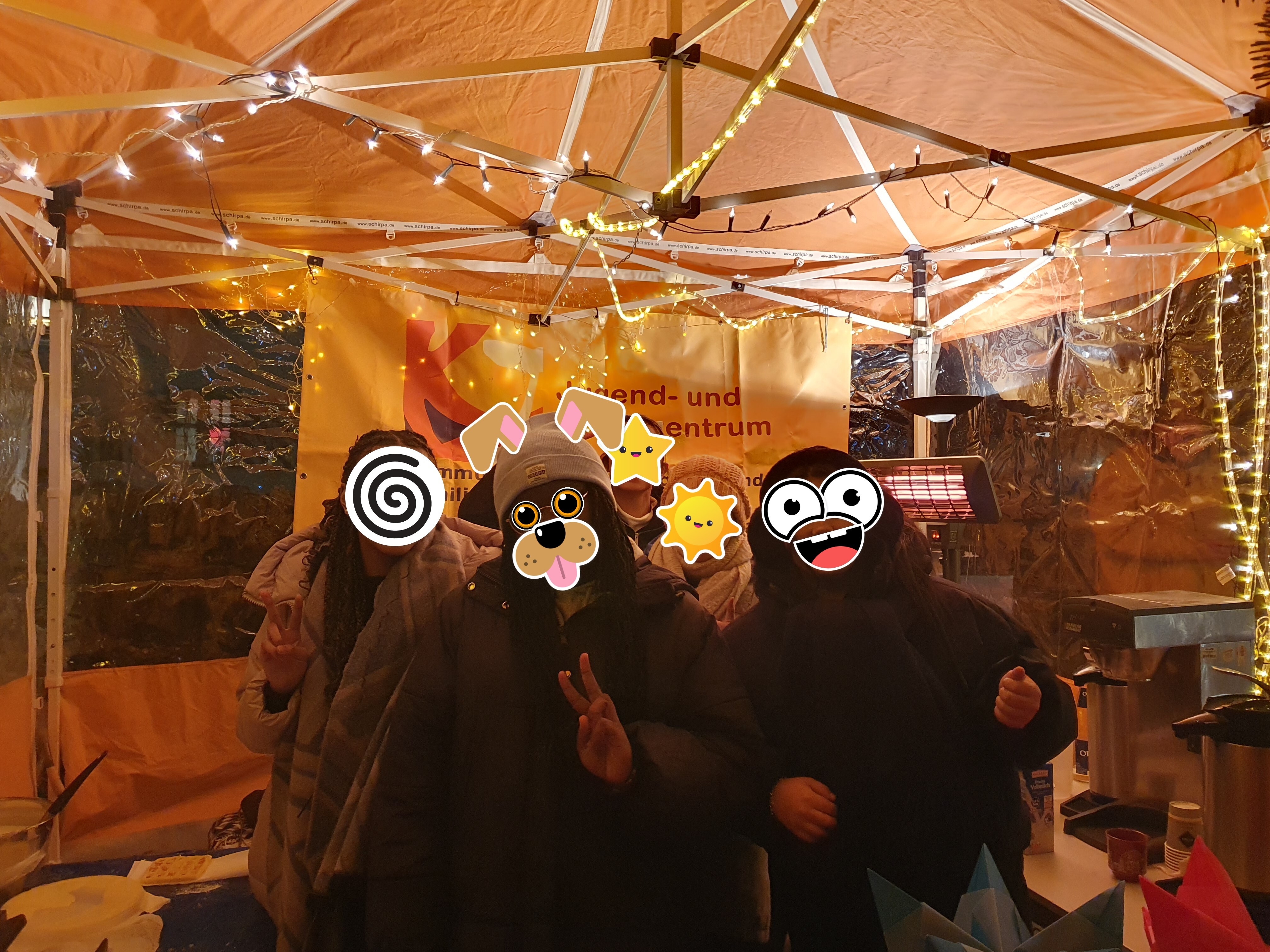 Jugend auf dem Weihnachtsmarkt
